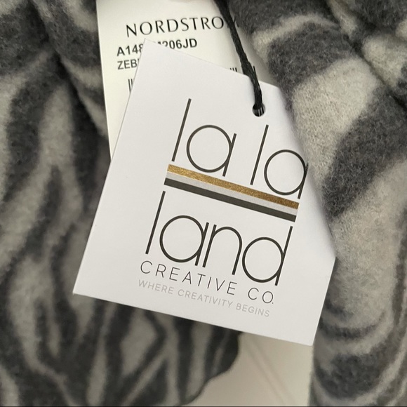 LaLa Land Fleece crop top zebra print - Picture 7 of 7